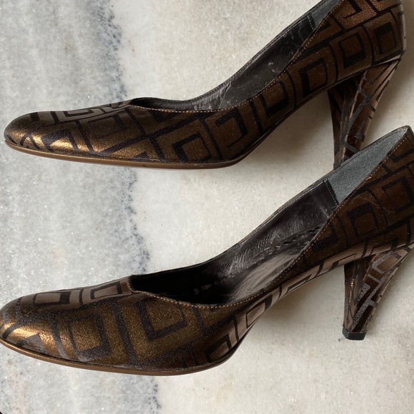 Bronze Metallic Print Pumps - Picture 5 of 8